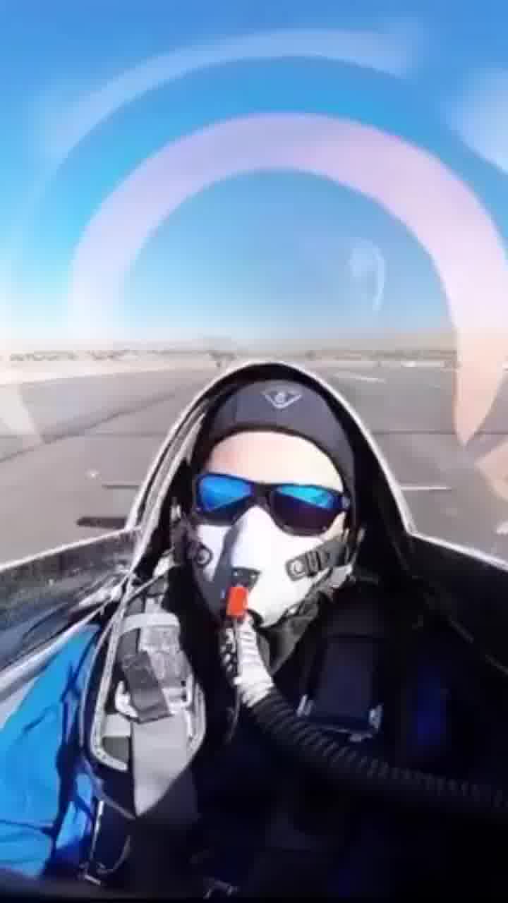 הטייס הזה ניצל ממוות בשנייה האחרונה