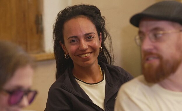 כרמית יהודאי, יוצאת בשאלה