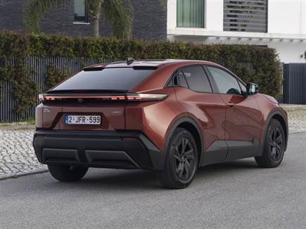 אם לא היברידי, אז חשמלי. טויוטה C-HR+ בישראל אם לא היברידי, אז חשמלי. טויוטה C-HR+ בישראל