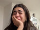 אנג'ל ברנס  מתפרקת בדמעות: 