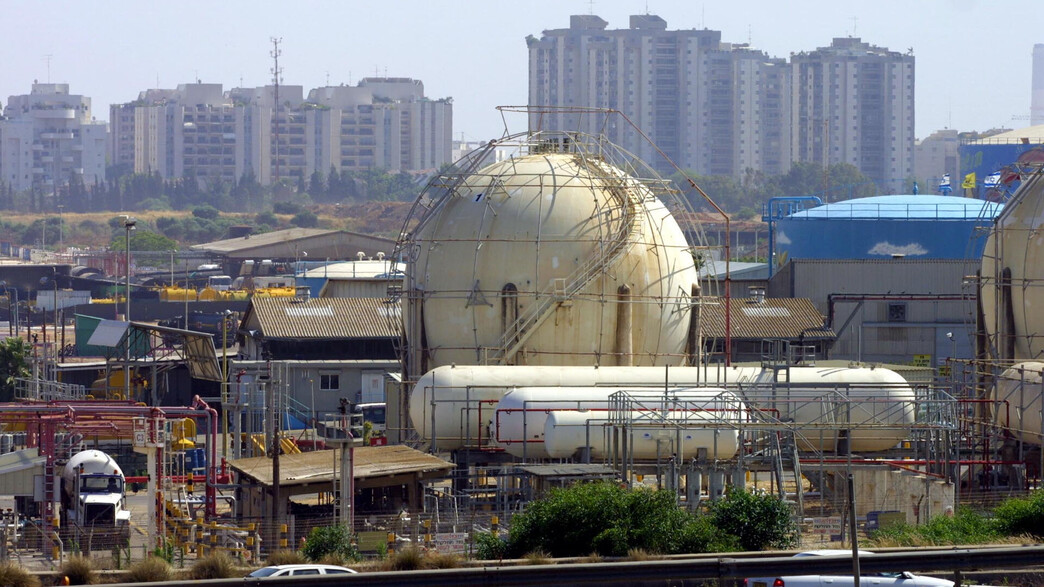 מתחם פי גלילות, 2002