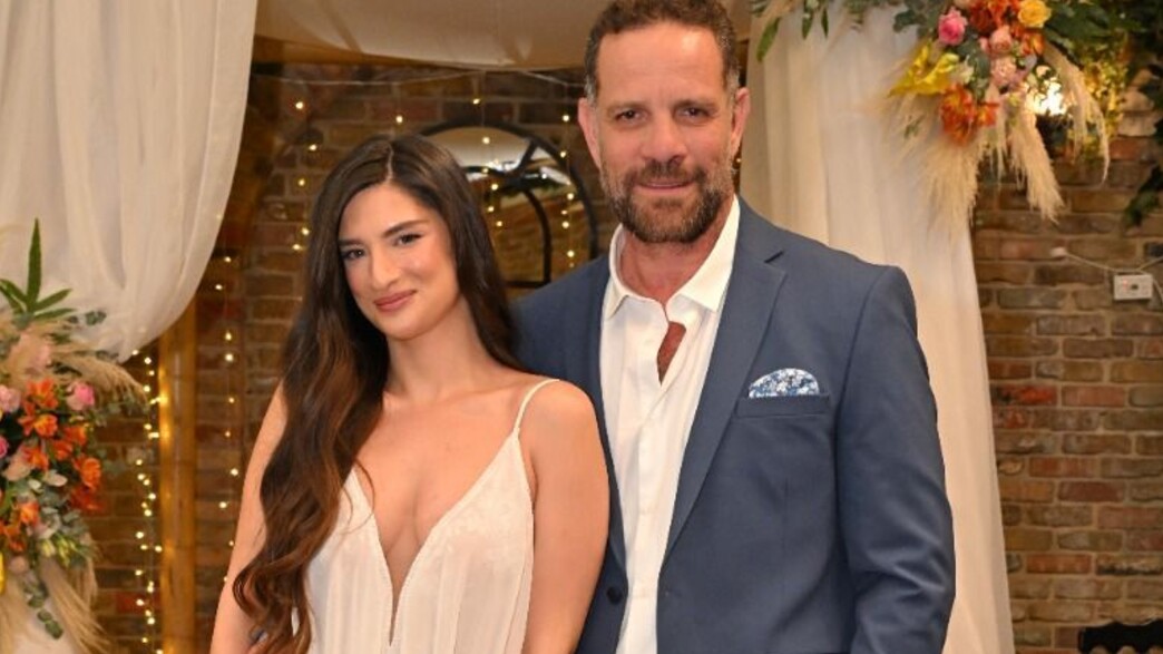גבר נשוי: מיקי לאון נישא לבת זוגו אלינה זילברמן