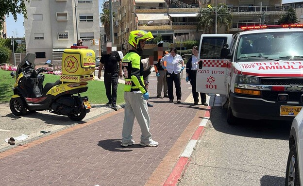 תיעוד: נהג טרקטורון התפרע ברחובות קריית מוצקין - ופצע קשה קשישה ואת המטפלת שלה