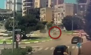 הזירה בה 2 הולכות רגל בנות 70 נפצעו קשה מטרקטורון (צילום: חדר מצב ארצי, מתוך הפייסבוק של עיריית קריית מוצקין)