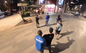 התקיפה בת"א (צילום: mako)