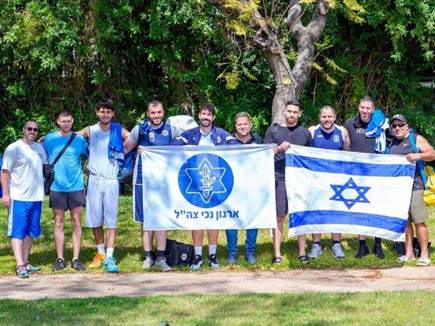 מחווה יפה (צילום: רועי כפיר, איגוד הכדורסל)