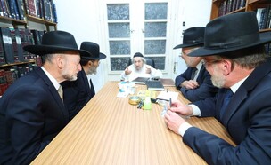הפגישה בבית הרב לנדו