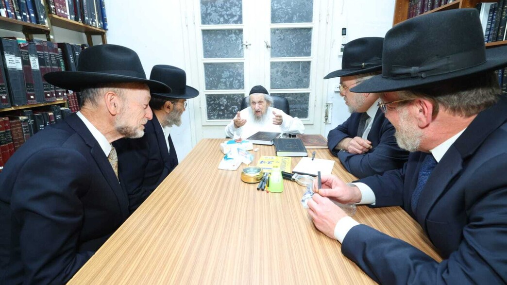 הפגישה בבית הרב לנדו הפגישה בבית הרב לנדו