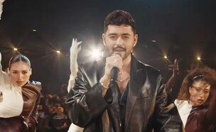 נועם בתן על במת האירוויזיון בחצי הגמר (צילום: EBU)