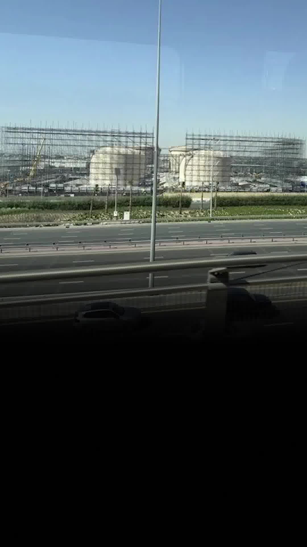 מתכוננים למלחמה - באיחוד האמירויות החלו להגן על אתרי אחסון נפט ברשתות ברזל נגד רחפני נפץ