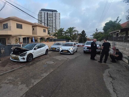 ירי קצין המשטרה בנער וחייל שהציתו רכב, והביקורת: "הם לא היו חמושים, איפה שיקול הדעת?"