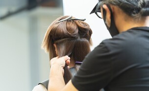 החלקת שיער (צילום: שאטרסטוק)