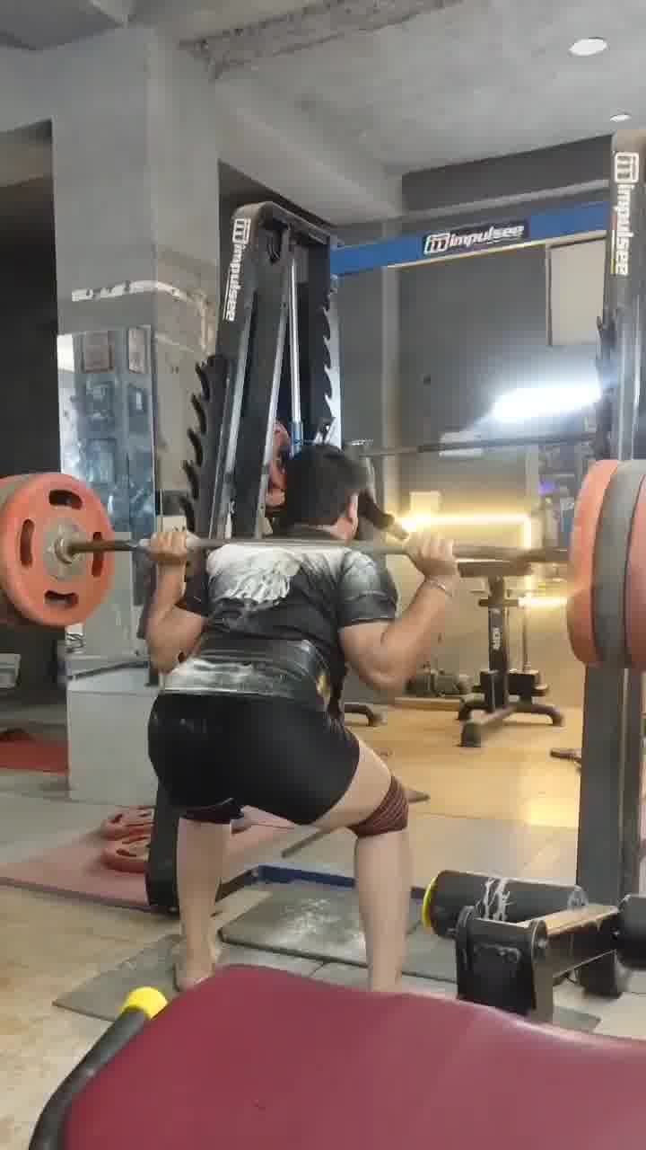 "אין בעיה, אני אכניס אותך איתי... אבל בבקשה אל תעשה לי פאדיחות"