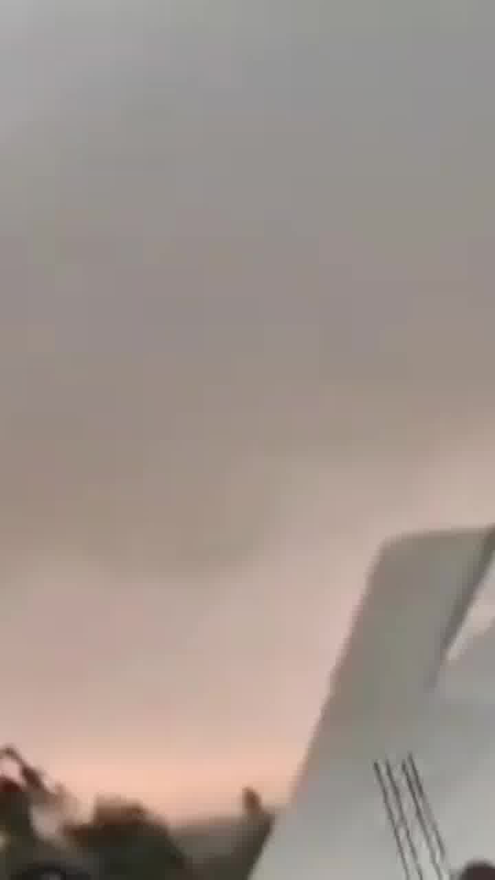 הודו: גבר נהרג לאחר שרוחות חזקות העיפו אותו יותר מ-12 מטרים באוויר
