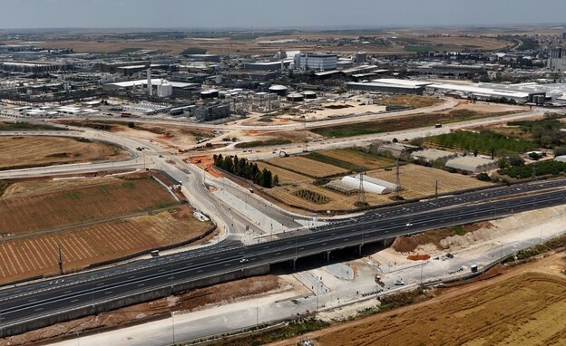 מחלף בכניסה לאזור התעשייה בקריית גת (צילום: xmedia)