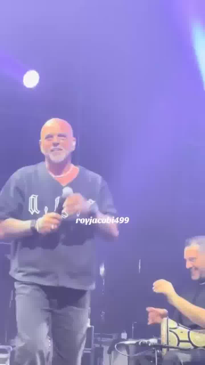 ״תהיו עדינים, אנחנו צריכים אותם ליום שישי״: אייל גולן ניסה ולא הצליח להרגיע את הקהל בהופעה אמש באילת