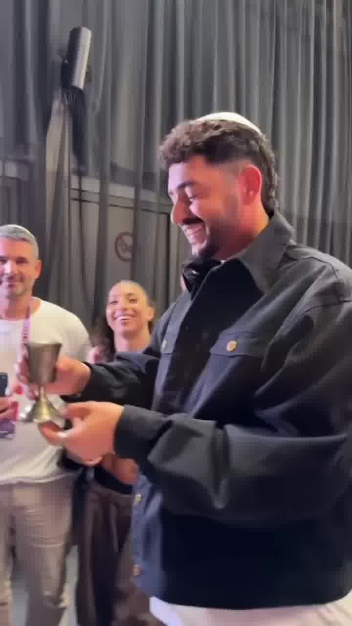 אמן! נועם בתן עושה קידוש בווינה