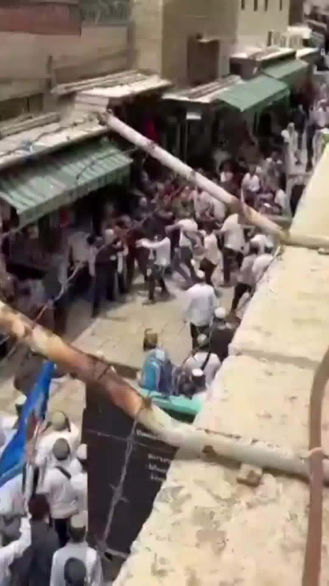 עימותים בין יהודים לערבים ברובע המוסלמי בירושלים. המשטרה פועלת במקום