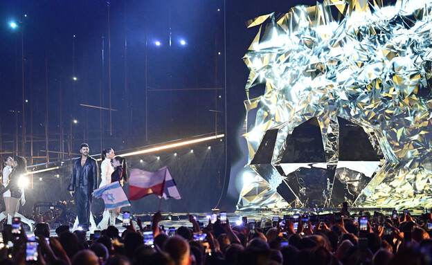 נועם בתן בגמר אירוויזיון 2026 (צילום: Tobias SCHWARZ / AFP via Getty Images)