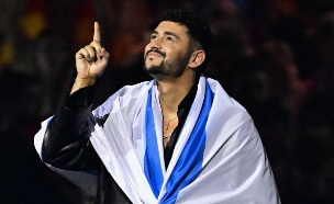 נועם בתן בגמר אירוויזיון 2026 (צילום:  Tobias SCHWARZ / AFP via Getty Images)