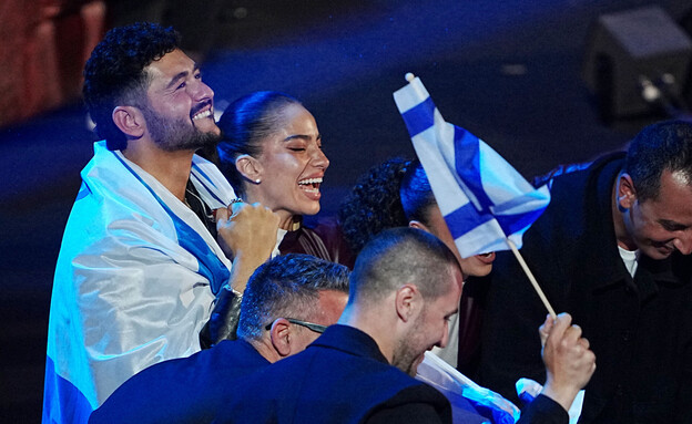 נועם בתן מקבל דוז פואה בגמר אירוויזיון 2026