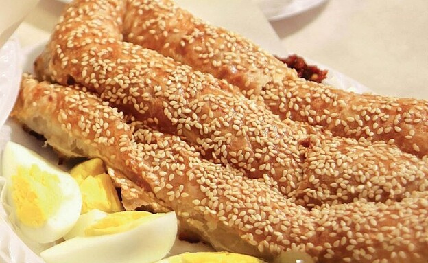 בורקס טורקי עם תרד וגבינות (צילום: סטודיו קוקימדיה)
