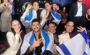 נועם בתן והרקדניות ליהיא, עדן, דניאל, יסמין וג'ניה (צילום: כאן 11)