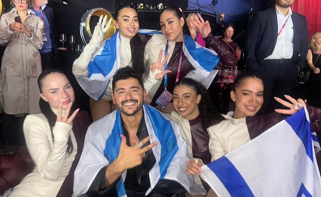 נועם בתן והרקדניות ליהיא, עדן, דניאל, יסמין וג'ניה