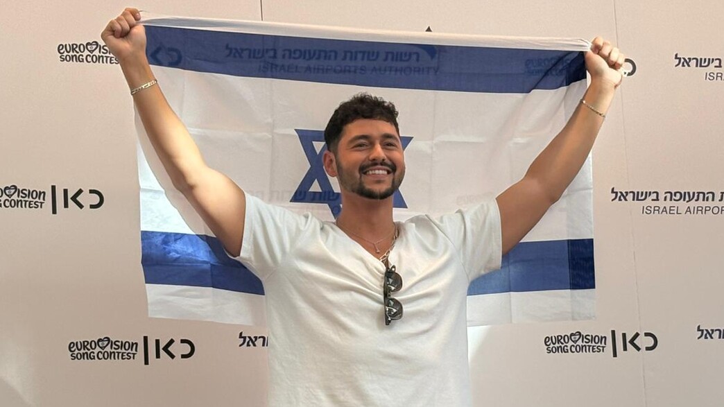 נועם בתן במסיבת עיתונאים לאחר חזרתו לארץ