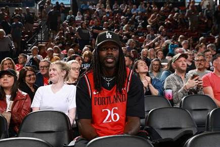הולידיי. מזכיר לפייטון את עצמו (Cameron Browne/NBAE via Getty Imag הולידיי. מזכיר לפייטון את עצמו (Cameron Browne/NBAE via Getty Imag