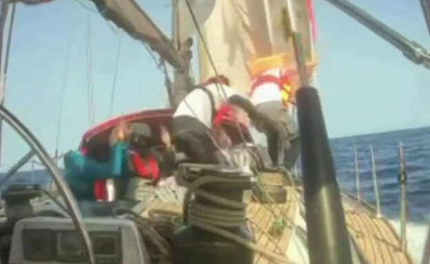 כוח צה"ל יורה כדורי גומי על סירות המשט לעזה כוח צה"ל יורה כדורי גומי על סירות המשט לעזה