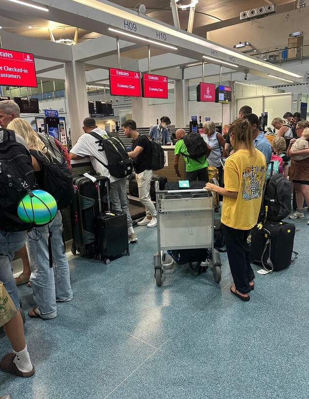 נועה וארי בדרך לירח הדבש נועה וארי בדרך לירח הדבש