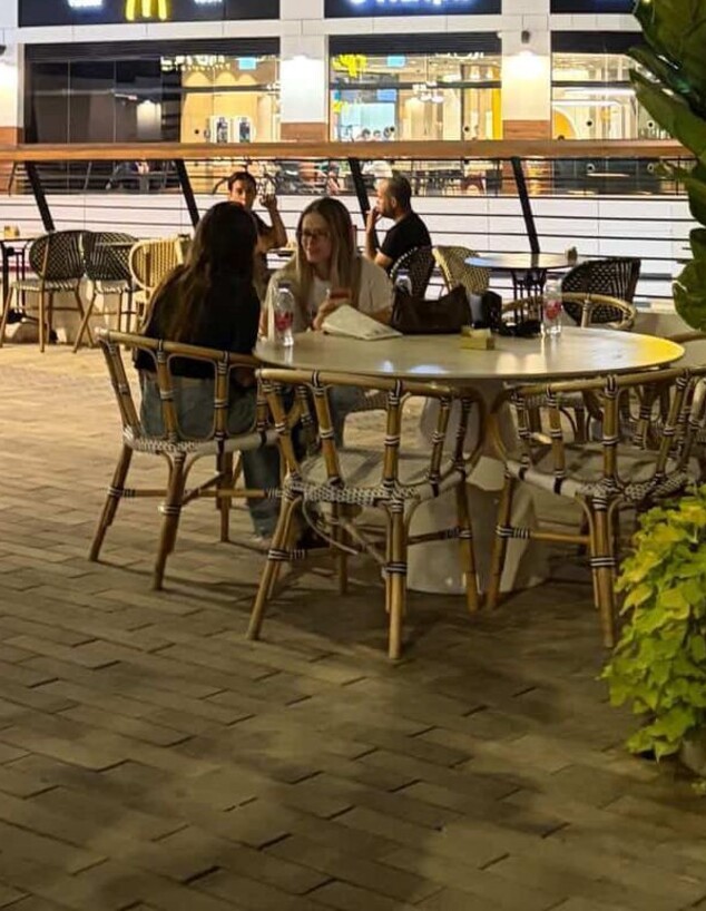 אמילי קופר פפרצי אחרי הפרידה אמילי קופר פפרצי אחרי הפרידה