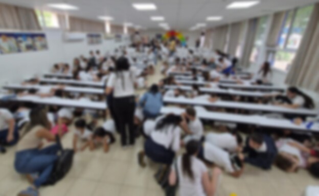 אזעקה בקריית שמונה בזמן חגיגת שבועות אזעקה בקריית שמונה בזמן חגיגת שבועות