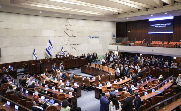 הכנסת אישרה את פיזורה בקריאה טרומית הכנסת אישרה את פיזורה בקריאה טרומית