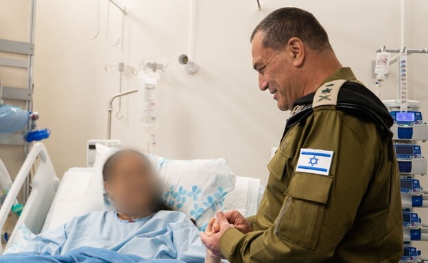 אייל זמיר מבקר פצועים אייל זמיר מבקר פצועים
