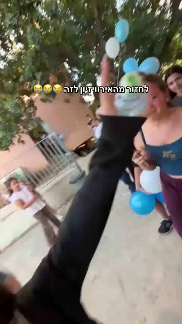 
‏אחת מהרקדניות של נועם בתן באירוויזיון חזרה לסטודיו שלה והתקבלה כמו שצריך