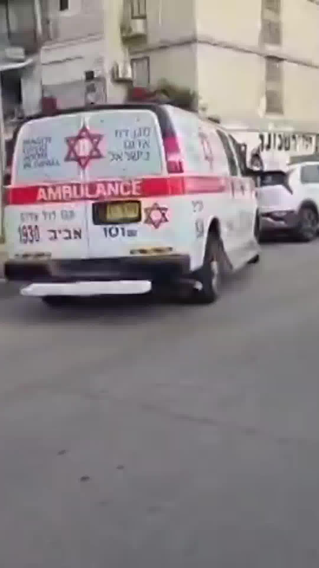 בת 7 במצב קשה לאחר שנפלה מקומה רביעית בבניין בתל אביב: "הייתה מחוסרת הכרה עם חבלות קשות בגופה"