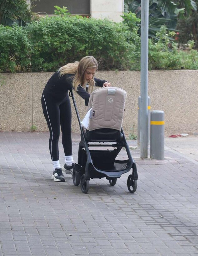 יולן כהן עם בתה אמיליה פפרצי מאי 26 יולן כהן עם בתה אמיליה פפרצי מאי 26