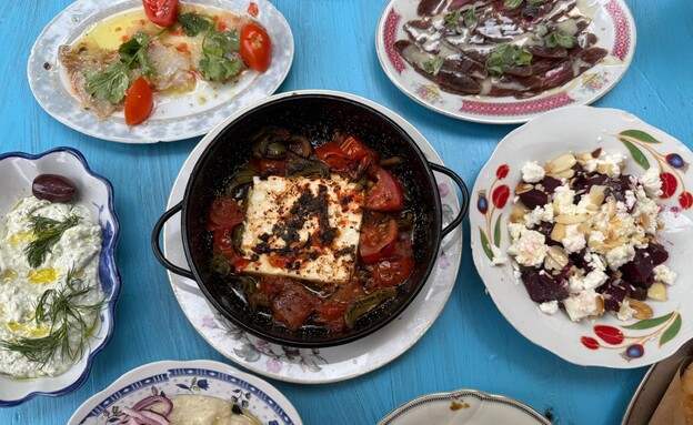 כל יוון על השולחן. קלמנס חיפה כל יוון על השולחן. קלמנס חיפה