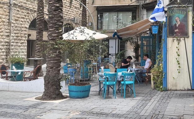 הספוט הכי מיוחד בעיר תחתית חיפה. החצר של קלמנס הספוט הכי מיוחד בעיר תחתית חיפה. החצר של קלמנס