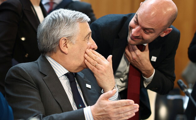 שר החוץ של איטליה טאיאני עם שר החוץ של צרפת בארו שר החוץ של איטליה טאיאני עם שר החוץ של צרפת בארו