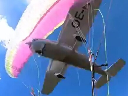 תאונה מצמררת באוסטריה: מטוס קל התנגש במצנח רחיפה, האישה שרדה בנס