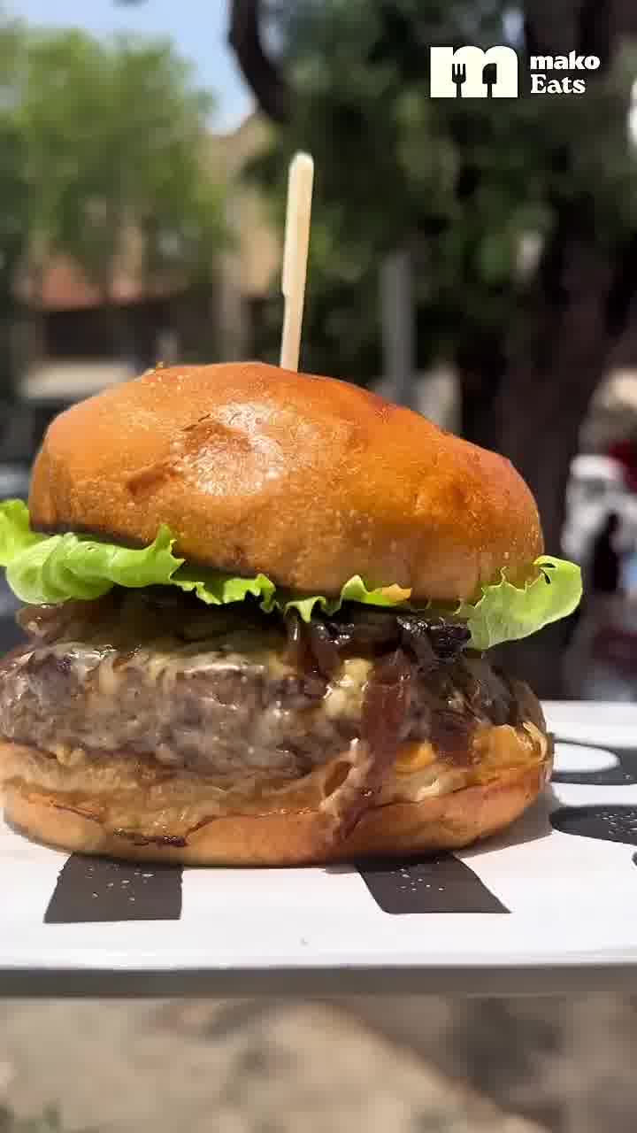 יש סיבה שכולם עפים על ההמבורגר הזה לאחרונה