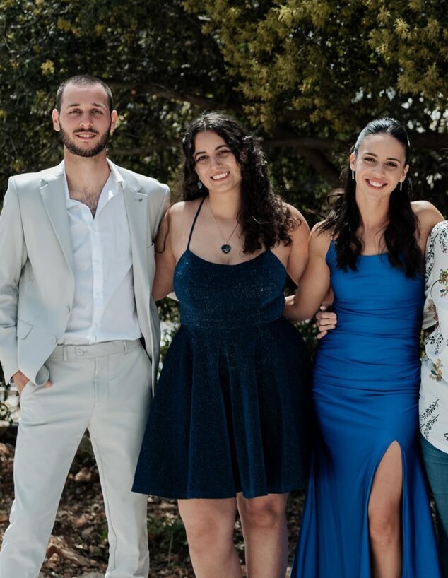 נגה, תבל ז"ל ושגיא אח של נגה נגה, תבל ז"ל ושגיא אח של נגה