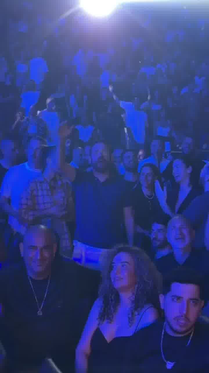 דאבל דייט בהופעה של מושיק עפיה במנורה: אילנית לוי ואלירז שדה ושלום מיכאלשווילי