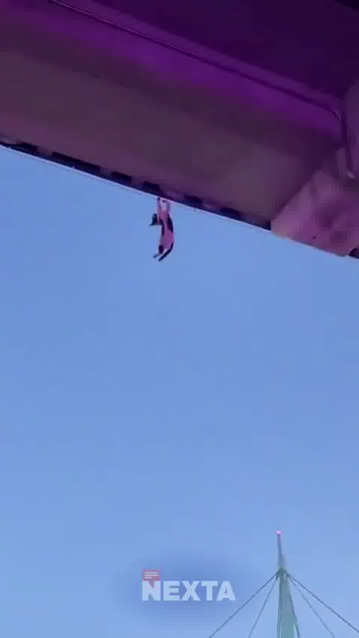 וזאת הסיבה שמביאים דגלים ליציעים