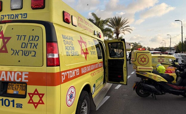 זירת הדריסה של הילד באור עקיבא (צילום: דוברות מד"א)