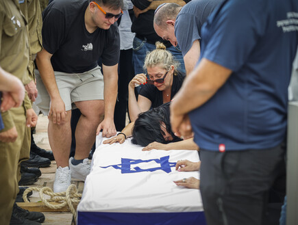 אביה של רותם ז"ל מעל קברה: "לא הצלחתי לשמור עלייך"
