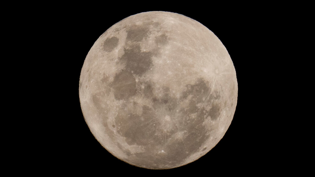 The US and China are racing to develop a nuclear reactor on the moon